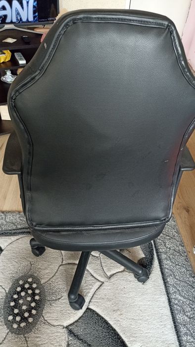 Детски въртящ се стол