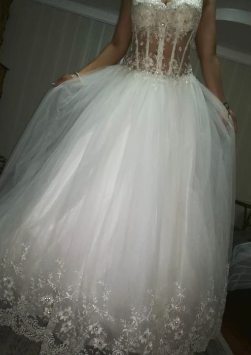 Vând rochii de mireasă