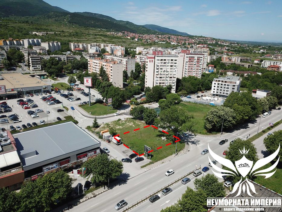 Дава се под наем Гараж / Паркомясто в Асеновград - 600 кв.м за 780 € - Снимка #3