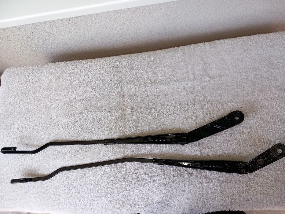 Комплект оригинални предни рамена за чистачки за vw голф 3 венто