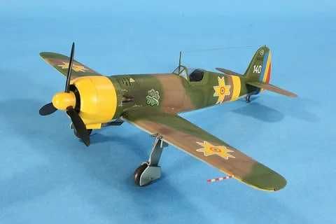 Сборная модель самолета IAR 80 (HobbyBoss, 1/48)