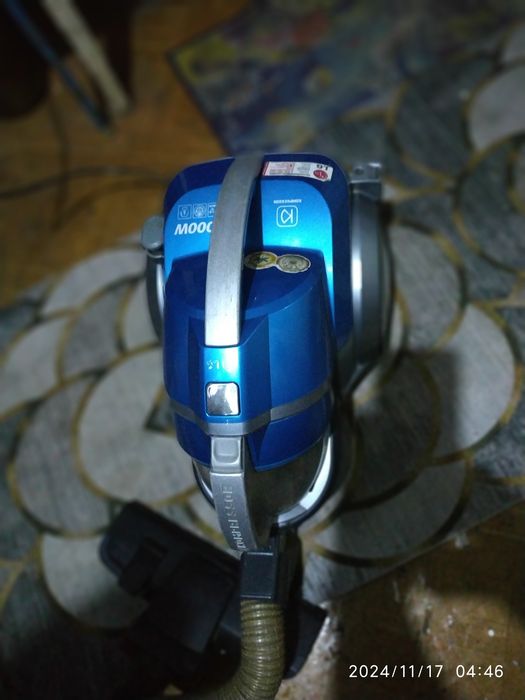 Продам пылеесоос LG 2000w