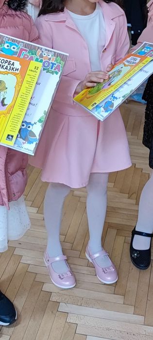 Детско костюмче в розово