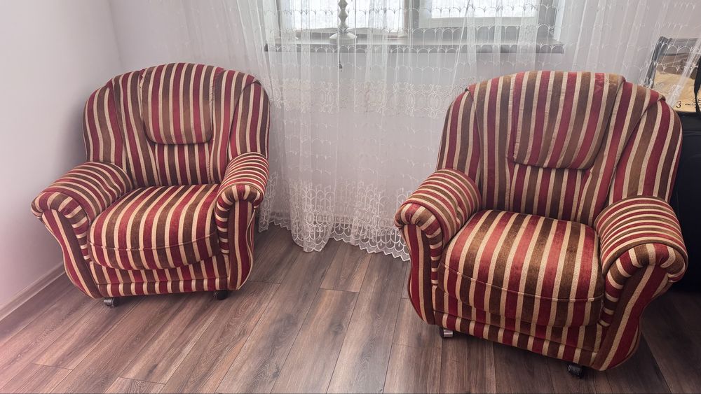 Продается диван  с 2 креслами