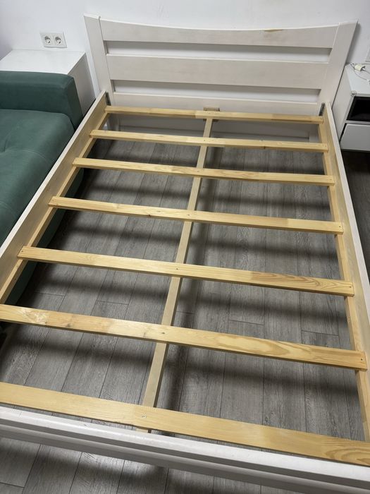 Кровать 140*200 дерево без матраса