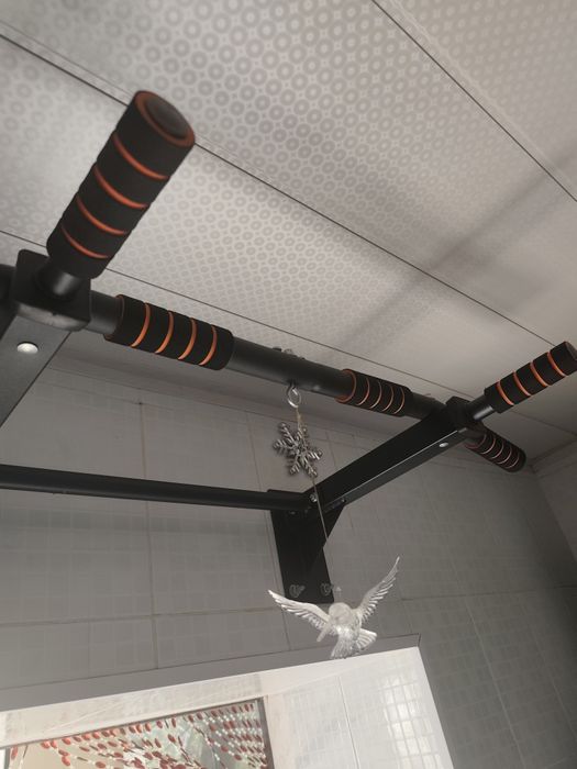 Продам турник настенный