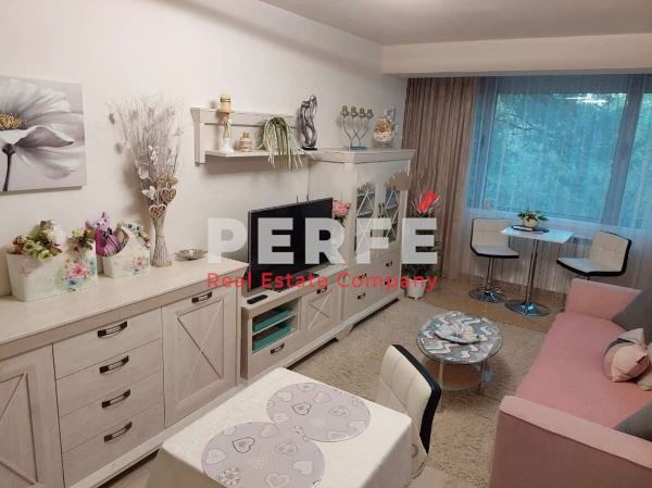 Дава се под наем Тристаен апартамент в Бургас, Лазур - 80 кв.м за 663 € - Снимка #1