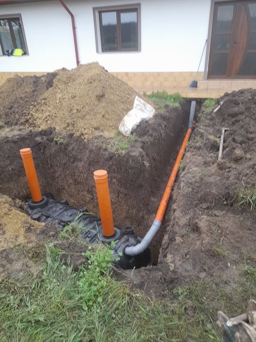 Miniexcavator de închiriat 4.2t cu picon pt săpături fundații demolări