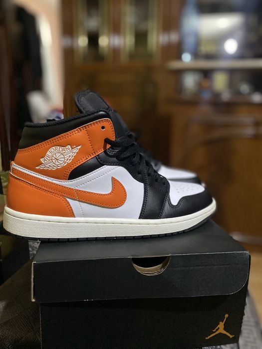 Jordan 1 mid orange