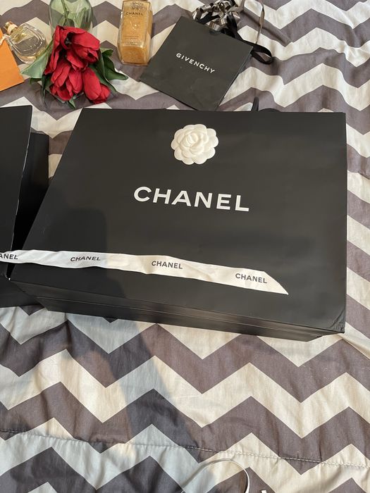 Pungă originală Chanel hârtie calitate include panglica floarea
