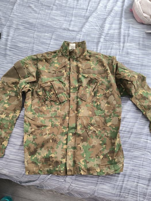 Vând echipament militar în stare bună,bocancii sunt noi.