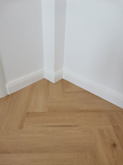 Baghete decorative, plinta parchet duropolimer tăiată la 45 grade