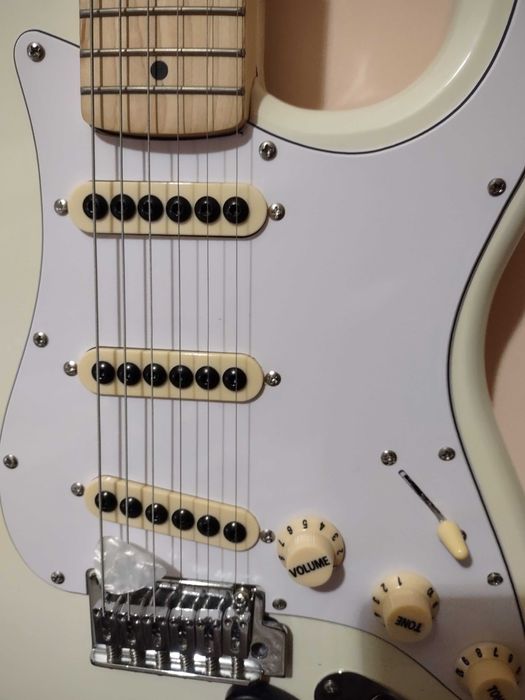 Продава се китара Стратокастер