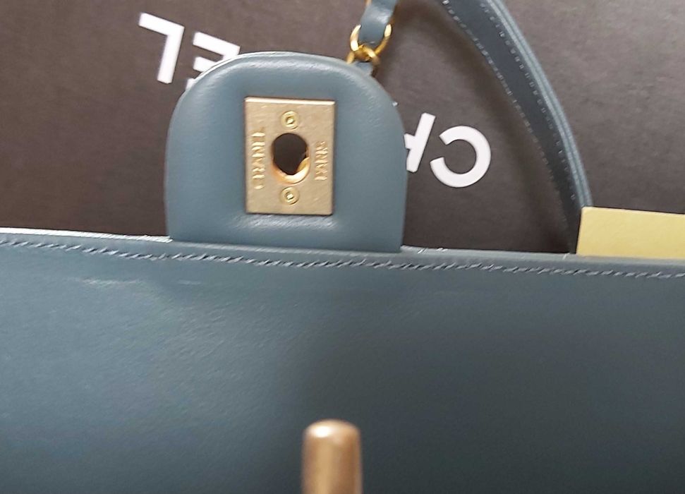 Chanel -естествена агнешка кожа,нова дамска чанта