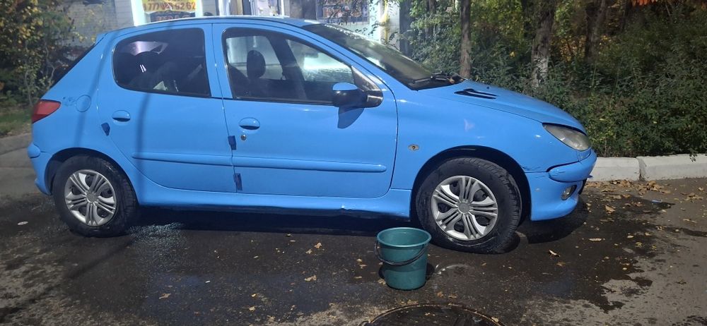 Peugeot 206 автомат 2001г
