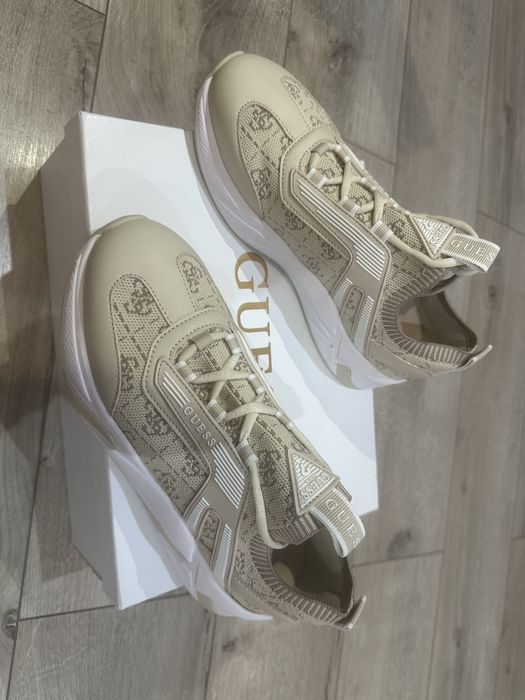 Оригинални дамски обувки Guess 39 номер