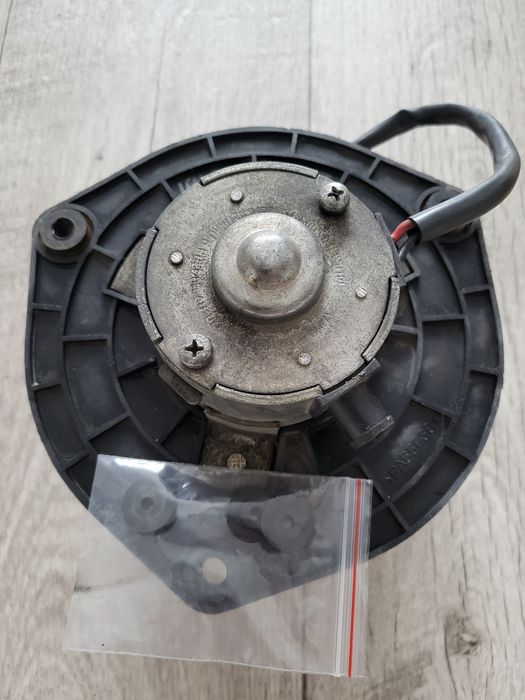 Продам мотор отопителя приора,2110