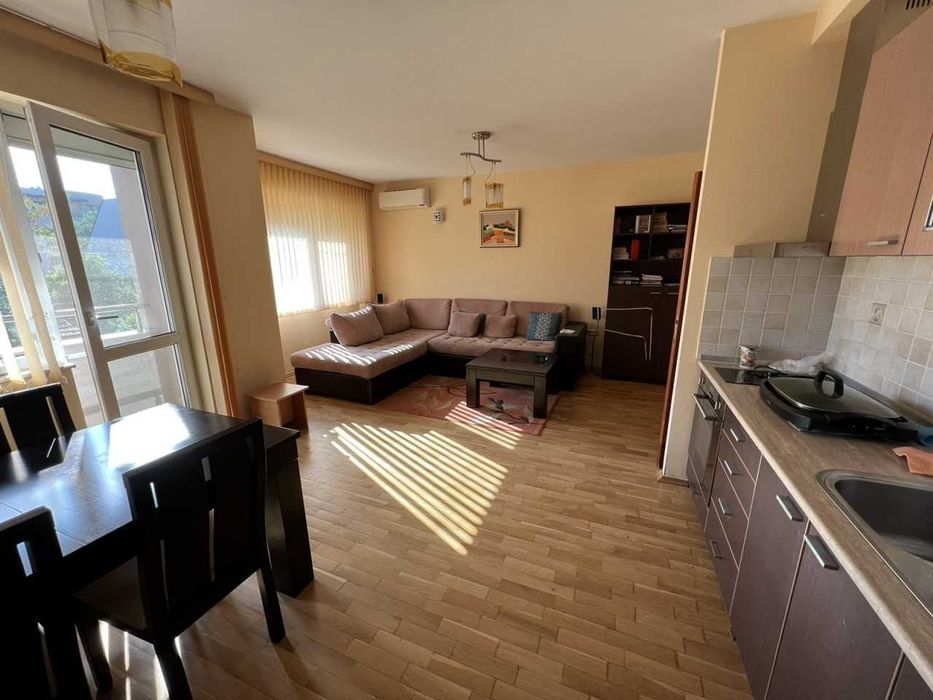 Тристаен апартамент в Младежки Хълм