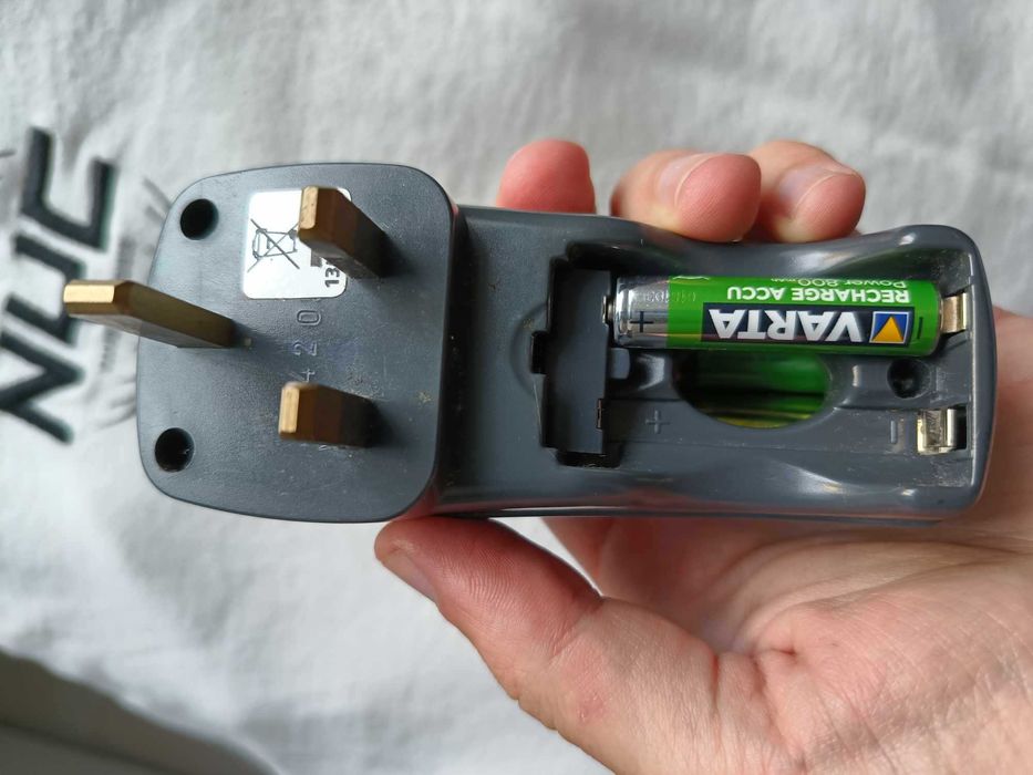 FAMEART PC10 NI-MH & NI-cd incarcator baterii AA - AAA Battery Charger