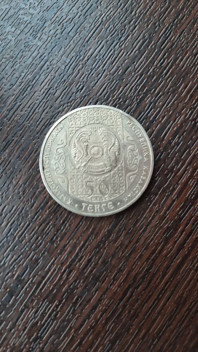 Продам монету за 2000 тенге.