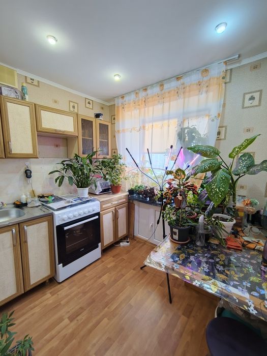 Продам 3- комнатную квартиру на Ауэзова 44