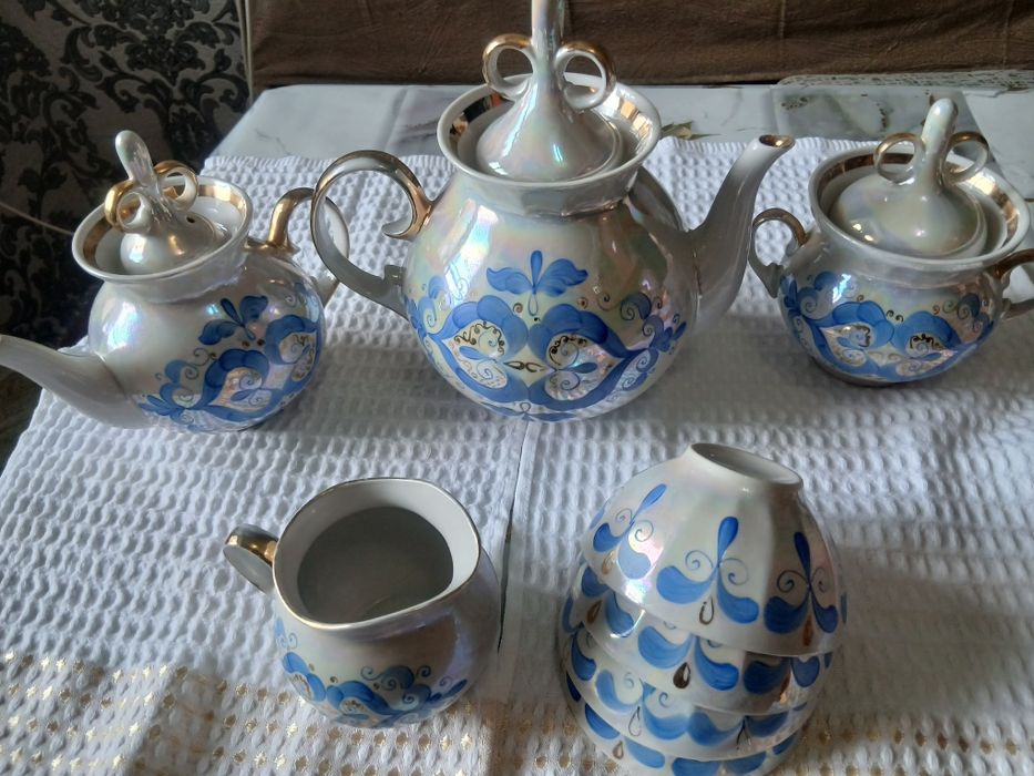 Продам чайный сервиз фарфоровый и глиняный