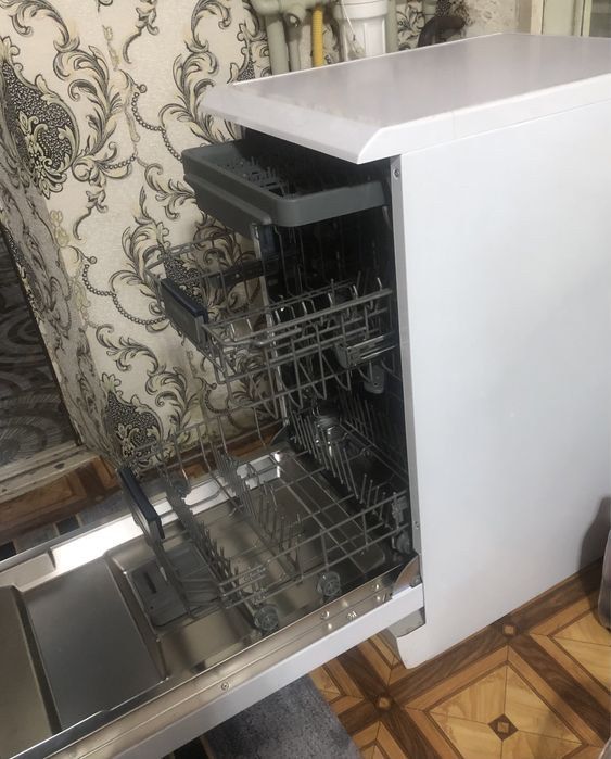Продам посудомоечную машину