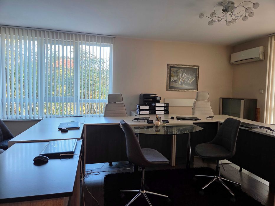 Дава се под наем Офис в Казанлък - 70 кв.м за 480 € - Снимка #2