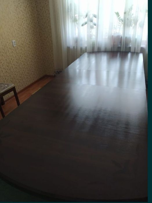 Срочно продам стол для гостиной