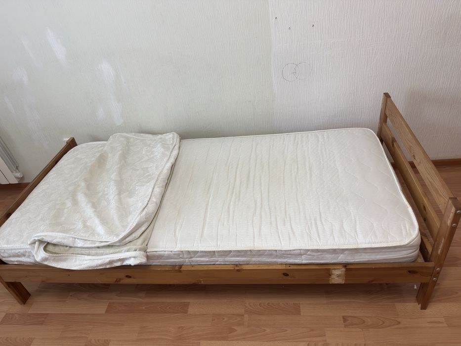 Две односпальные деревянные кровати ИКЕА размер матрасов 200 на 90