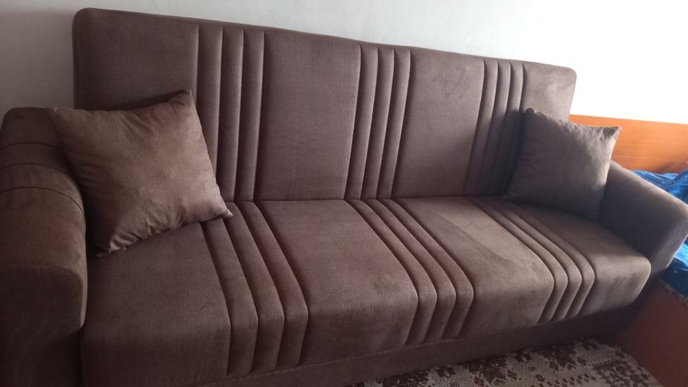 Vând canapea extensibilă aproape nou nouță