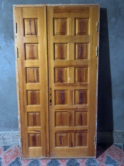 Срочно сотилади тахта ешик