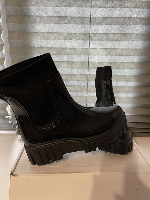 новые сапоги резиновые