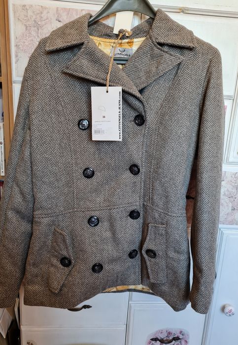 Намалено Дамско палто сако чисто ново