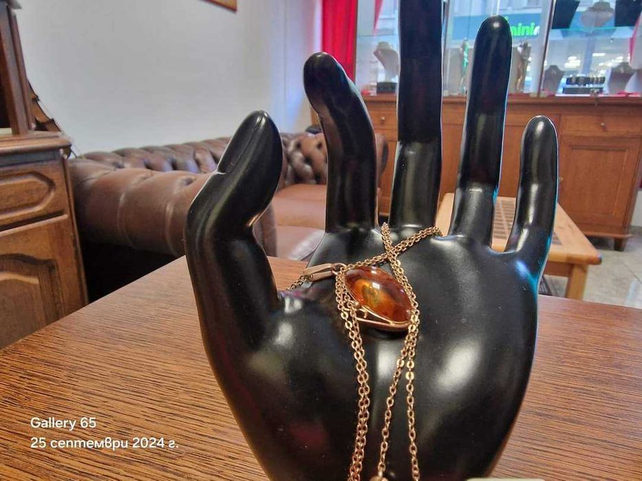 РУСКИ Златен синджир с висулка от Кехлибар.