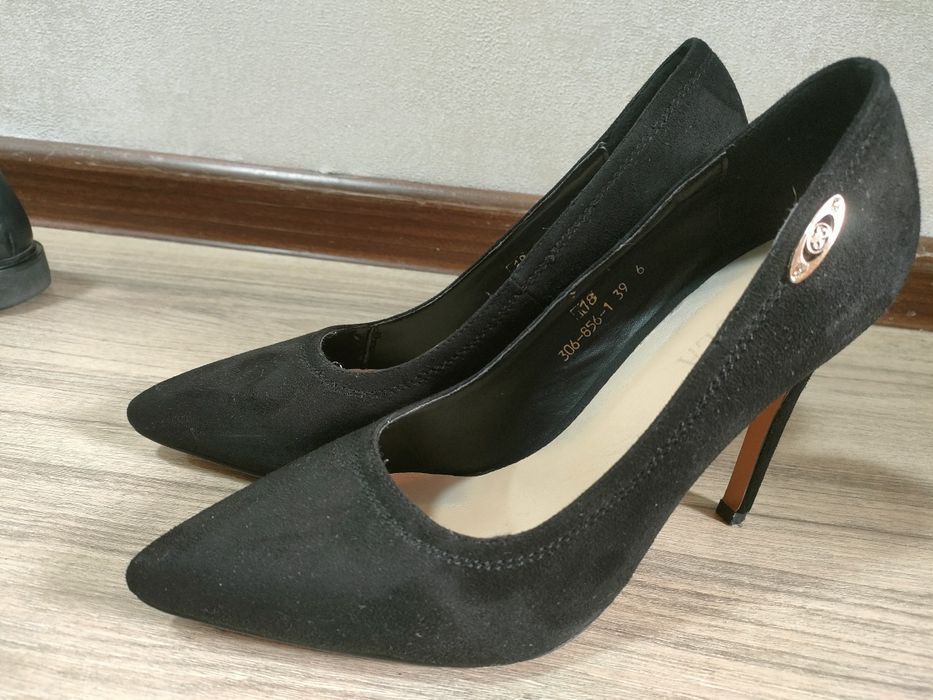 Замшевые туфли 39р.