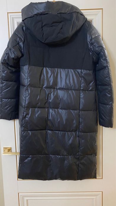 Черный длинный поховик