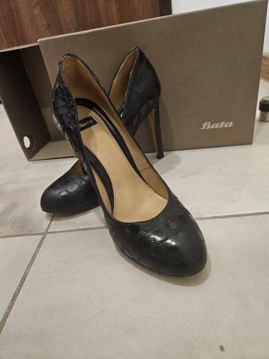 Високи токчета на Bata