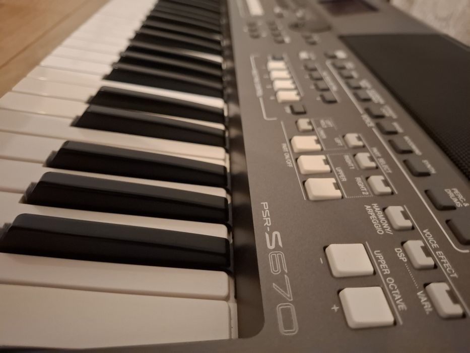 Yamaha PSR- S670