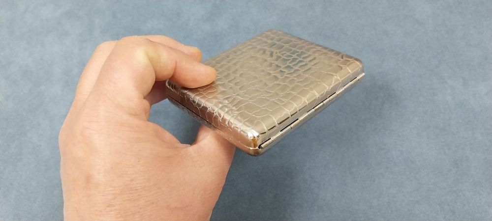 Стара метална табакера