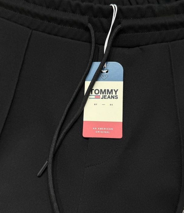 Compleu Tommy.Calitate luxury.Toate marimile disponibile