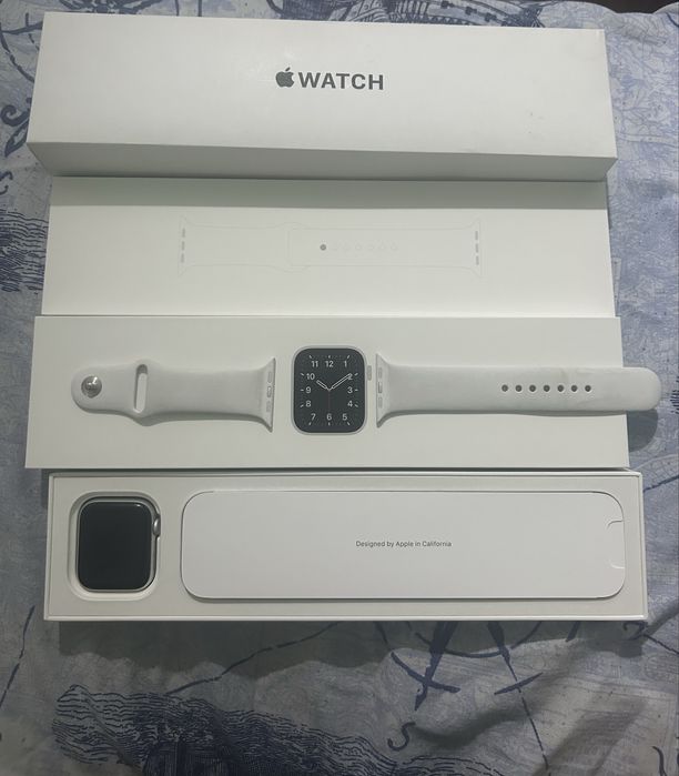 Apple Watch SE часовник