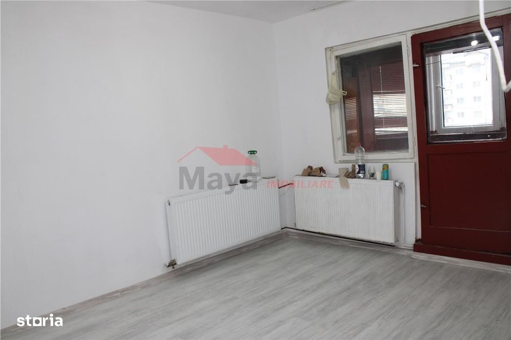 Garsoniera, 1 Mai, Dej