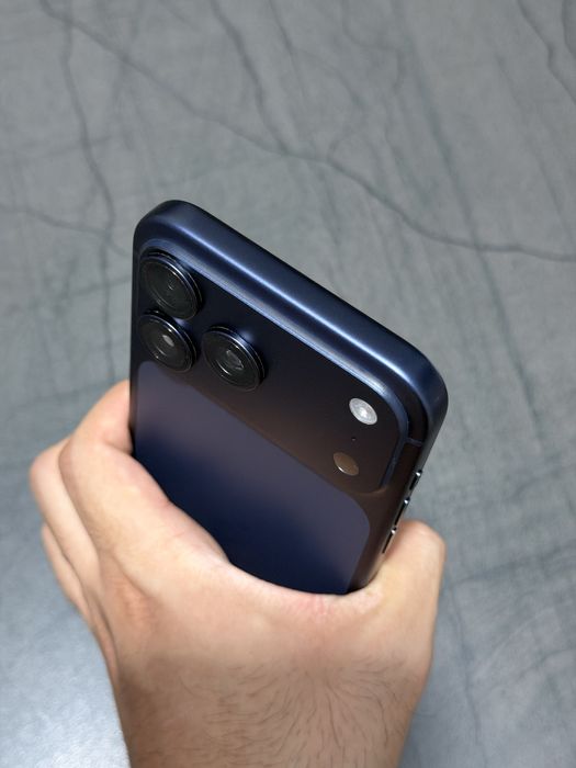 iPhone 17 Pro Max Deep Blue 256GB !