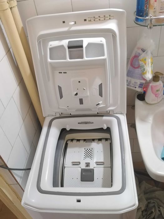 Vand masina de spalat verticala CANDY 1200 rpm,casa A,,folosita 4 luni,inca in garantie.Silentioasa,spala impecabil.