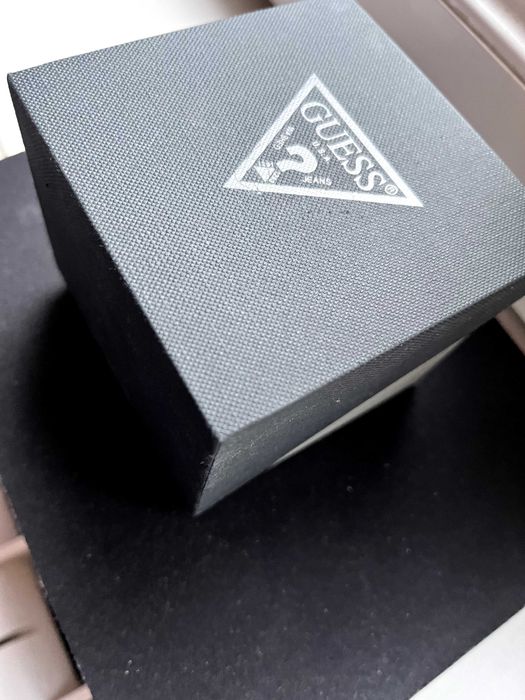 GUESS модерен часовник с механисъм Seiko 5 atm - КАТО НОВ!