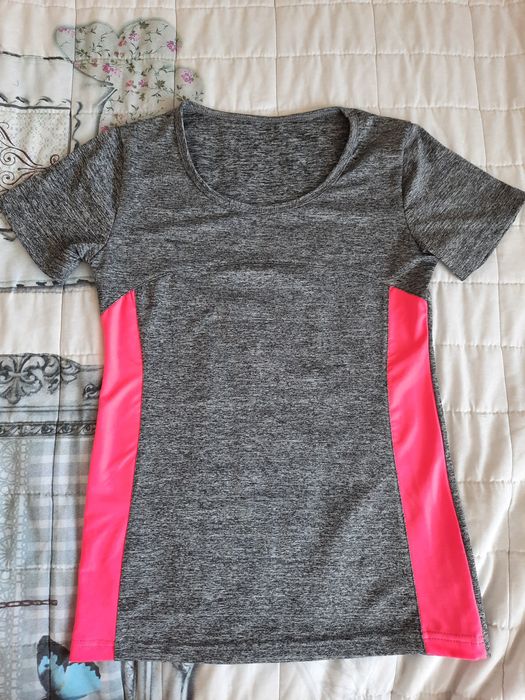 Разпродажба на блузи и тениски