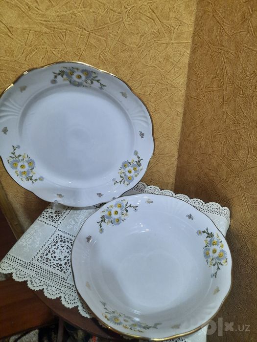 Фарфоровый набор сервировочной посуды (круглое блюдо и салатник) с неж