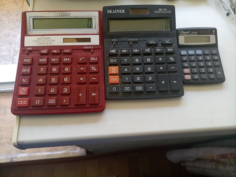 Продам калькуляторы 3 шт.