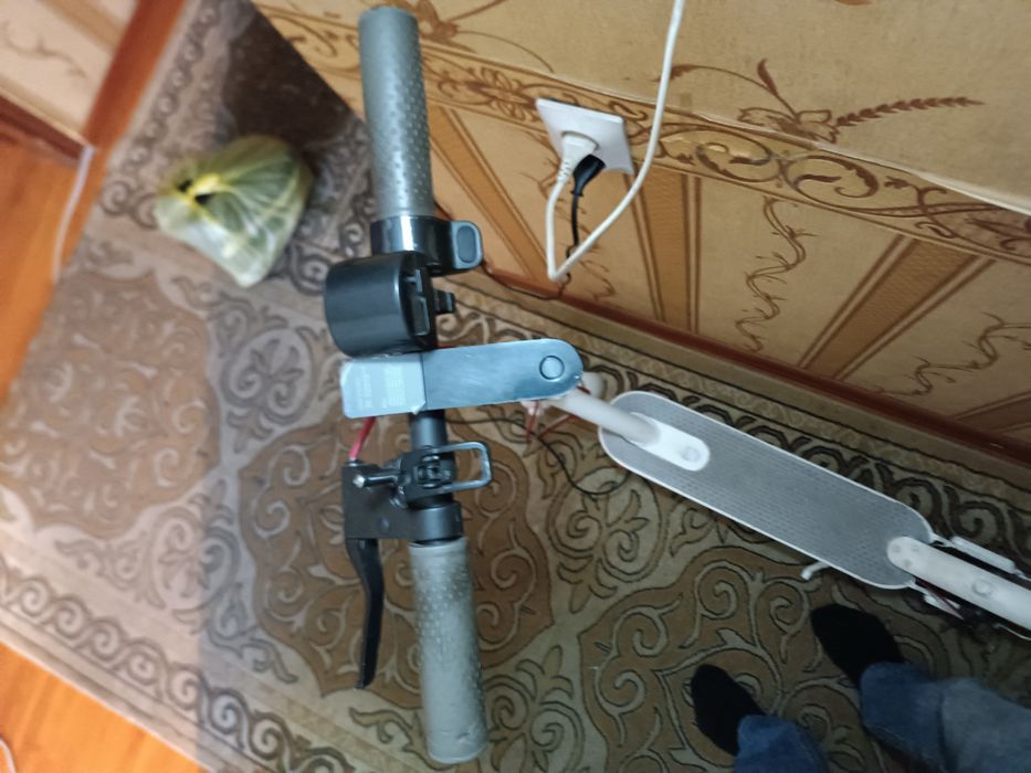 Продам электросамокат Xiaomi M365.